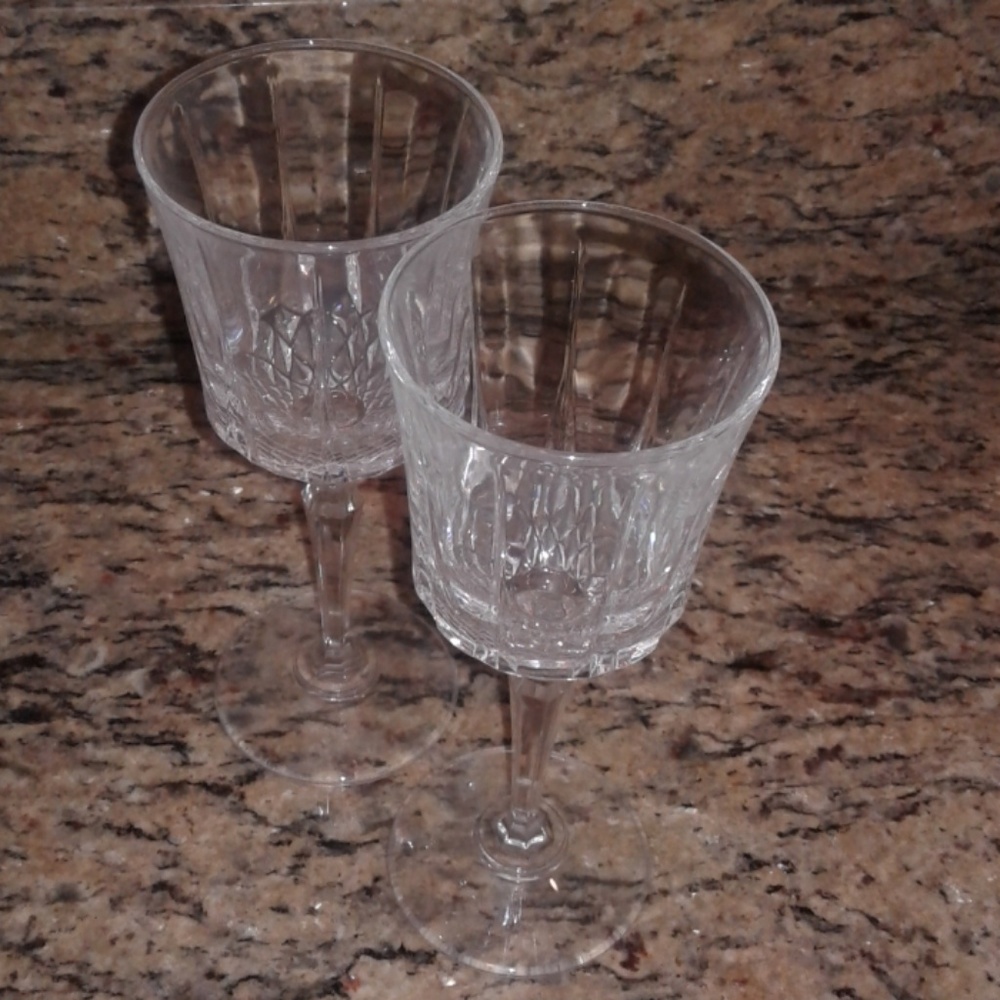 Pair of Crystal wine glasses Genuine vintage find - Picture 4 of 4